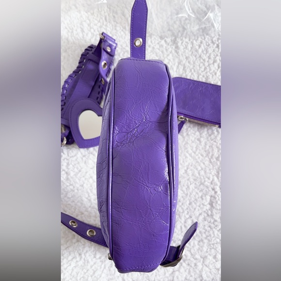 Authentic Balenciaga Women's Le Cagole XS Leather Shoulder Bag in Purple - Picture 8 of 16